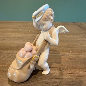 Lladro Cherub “Love Letters” #6830 Figurine with Hearts